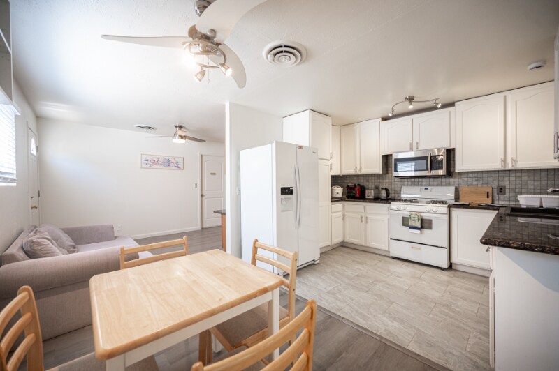 Building Photo - 401 Lorenzi St