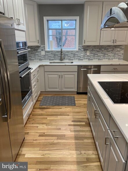 Building Photo - 8012 Merry Oaks Ct