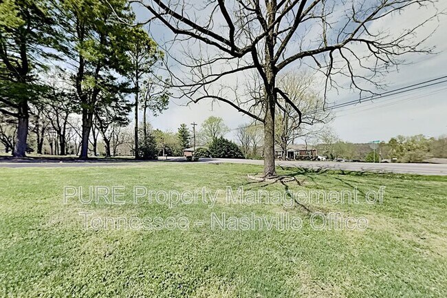 Building Photo - 537 Whispering Hills Dr
