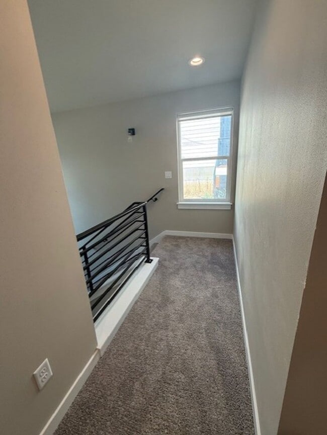 Building Photo - Be the first to enjoy living in this brand new home! Downtown Roslyn!