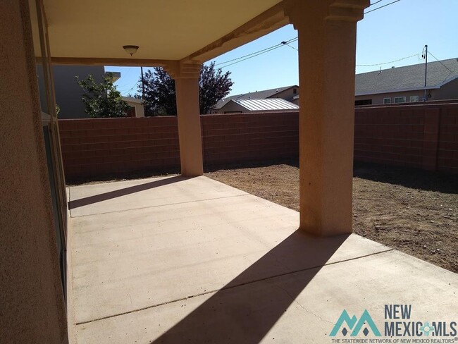 Building Photo - 2108 S Shelly Dr