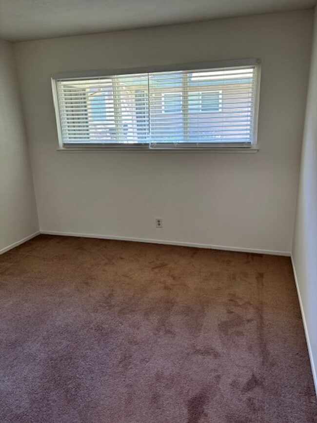 Building Photo - Cute Pleasanton Condo