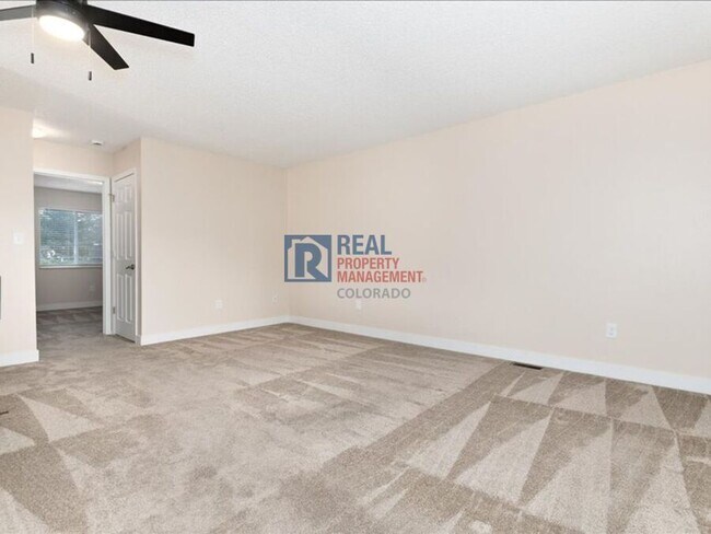 Building Photo - 1424 S Sierra Dr