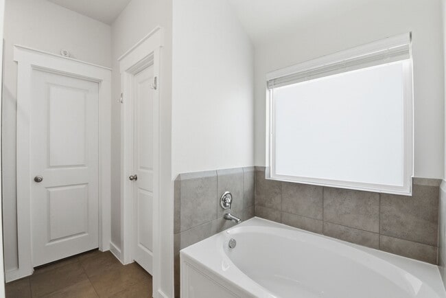 Building Photo - 12411 Southern Trail Ct