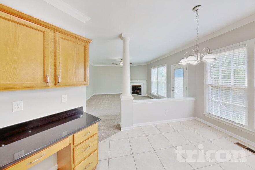 Building Photo - 1267 Buckingham Cir
