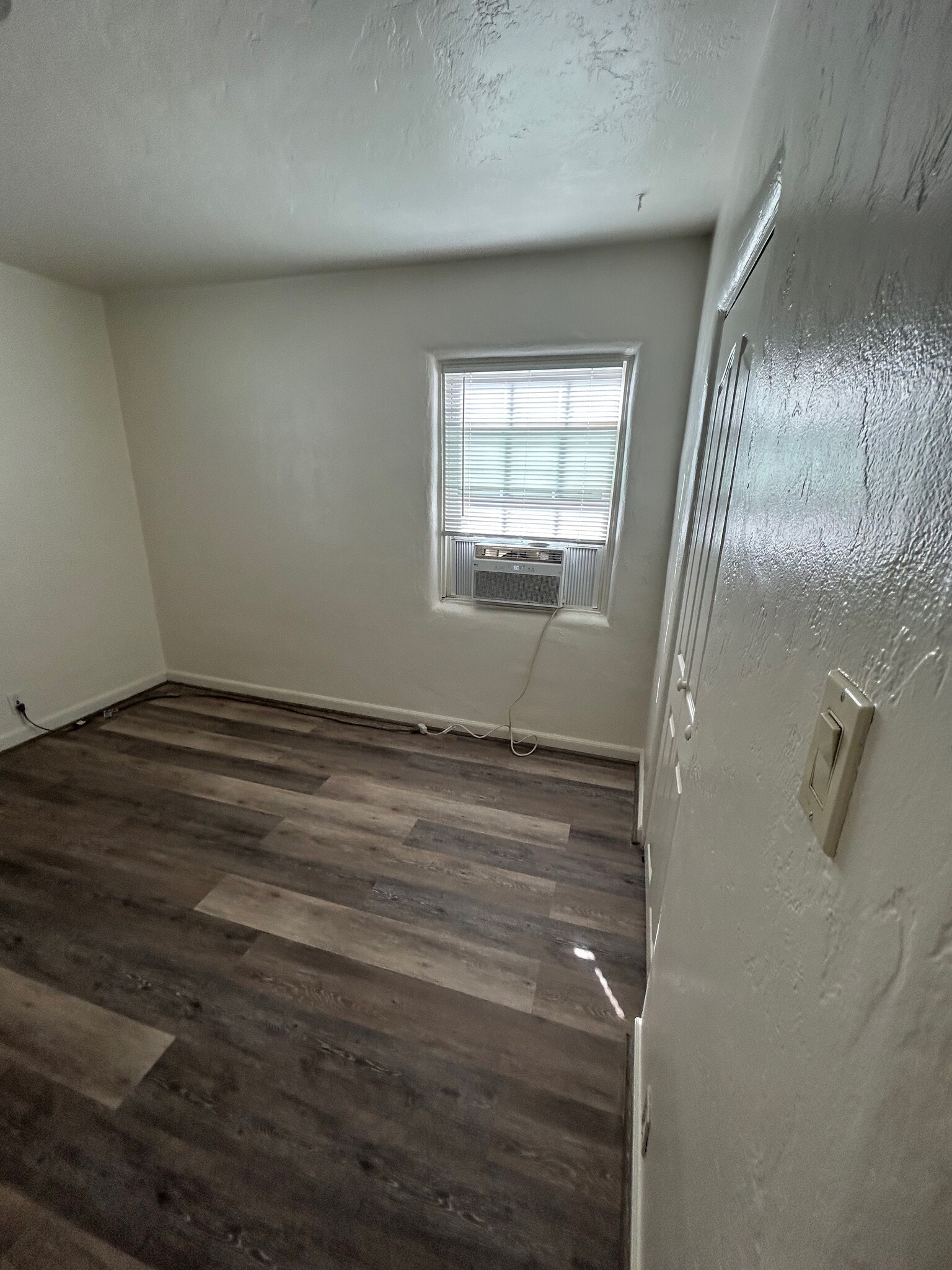 Building Photo - 716 Badgley Dr