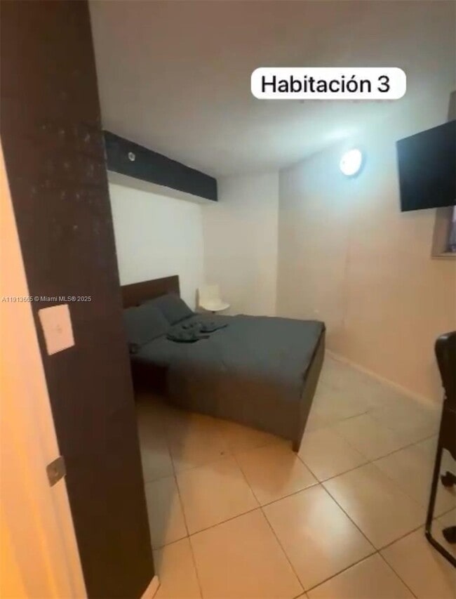 Building Photo - 102 SW 6th Ave