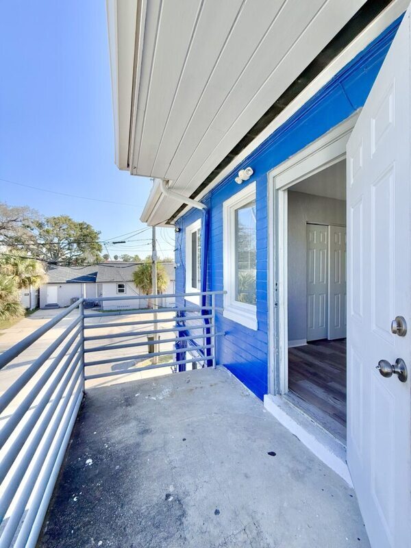 Building Photo - 551 N Ridgewood Ave