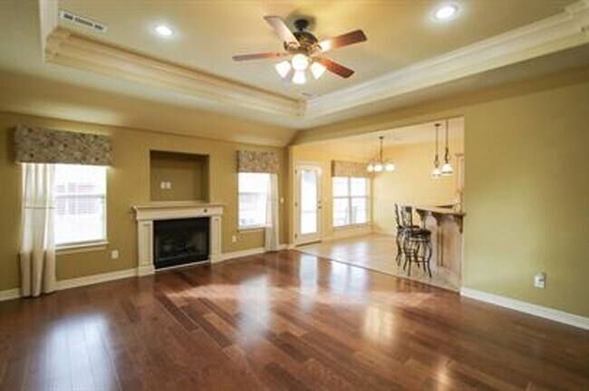 Building Photo - Gorgeous home in Bentonville!