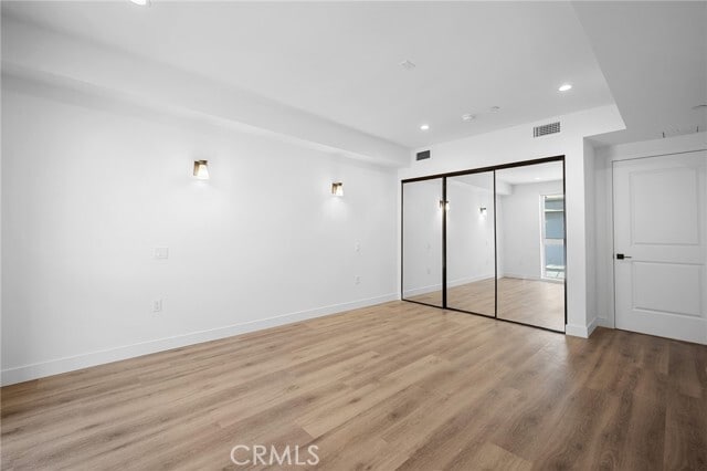 Building Photo - 10657 Moorpark St