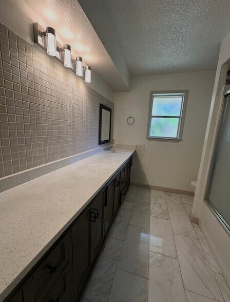 Building Photo - 1121 Goldenrod Dr