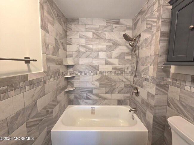 Building Photo - 92 Village Green Way