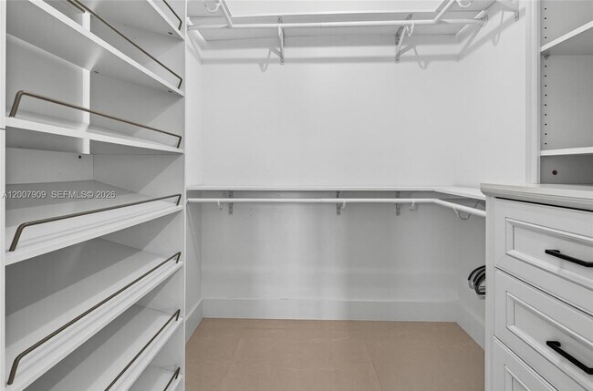 Building Photo - 4865 SW 94th Ave