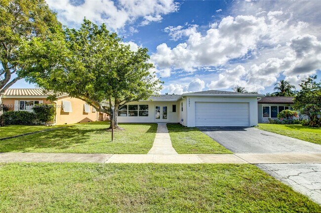 Primary Photo - 1801 N 54th Ave