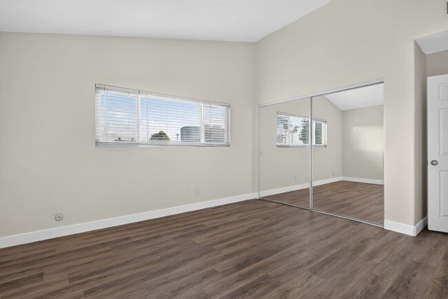 Building Photo - Palmer St (214)
