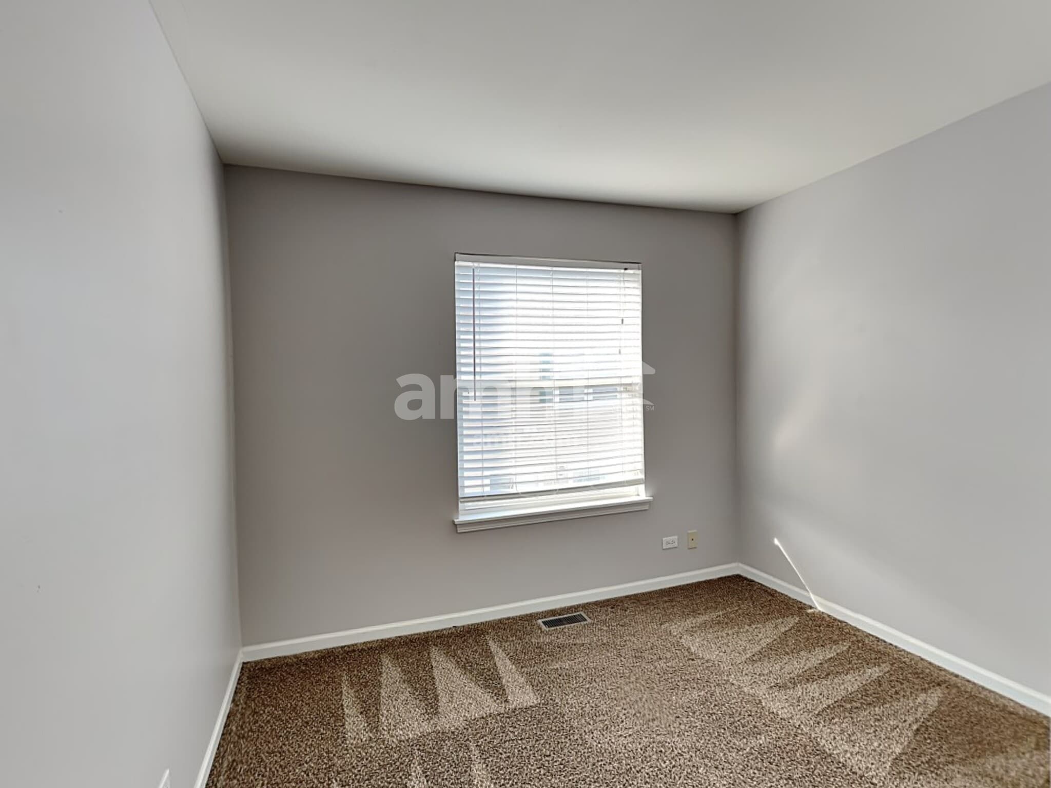 Building Photo - 2409 Courtyard Cir