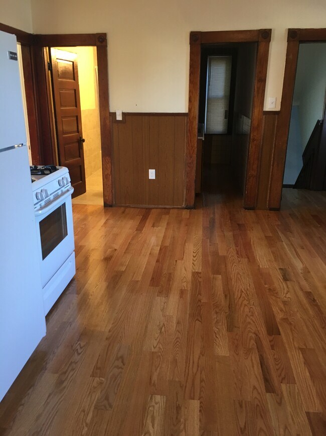 Building Photo - 58 Alma St