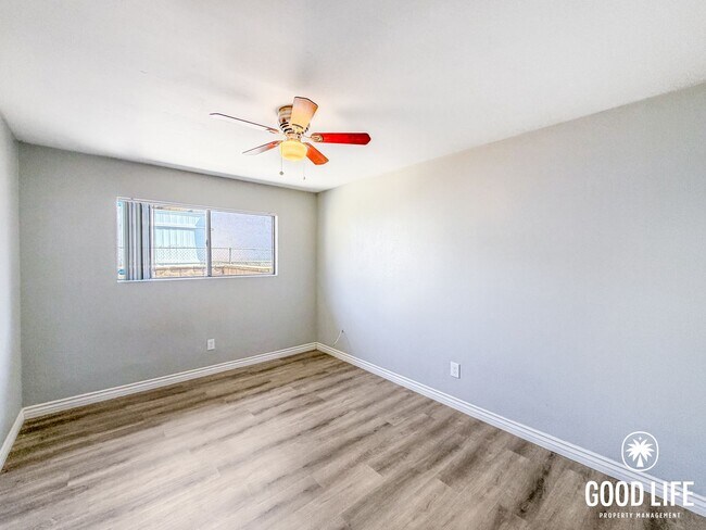Building Photo - 3BD/1BA Home in Lakeside with In-Unit Laundry & Built-In Closets