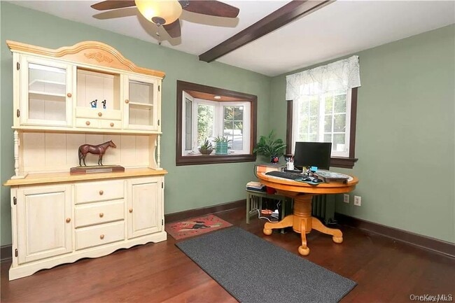 Building Photo - 12 Mamanasco Rd