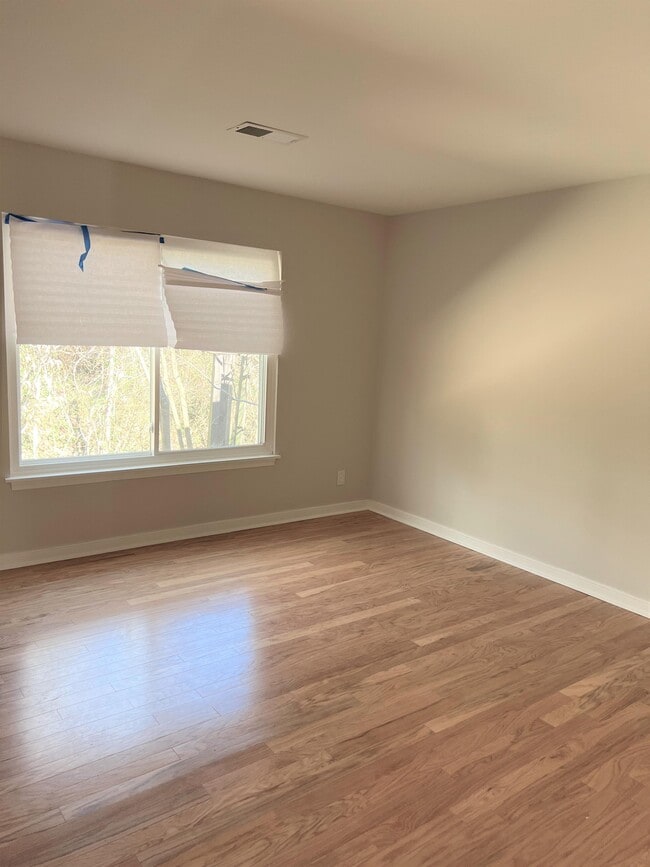 Building Photo - 980 Sutton Ct