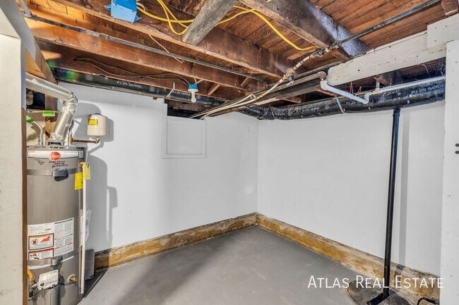 Building Photo - 853 Emeril Ave