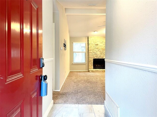 Building Photo - 703 Twin Oak Trail