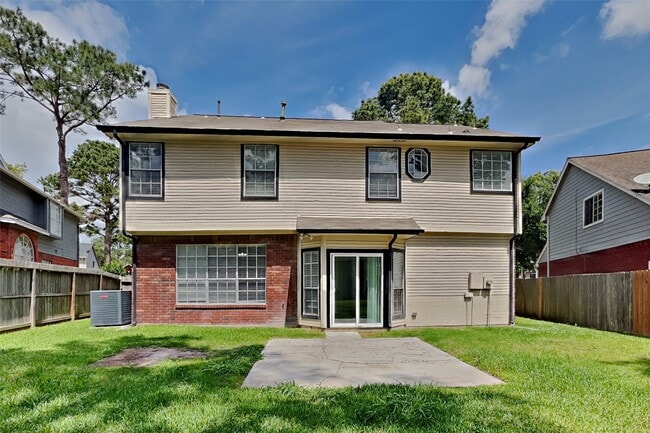 Building Photo - 7918 Hidden Oaks Ln