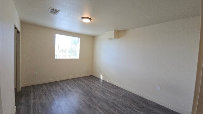 Building Photo - 71(439)