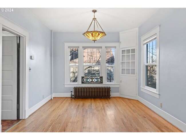 Building Photo - Gorgeous Upscale 4 bed 2 bath