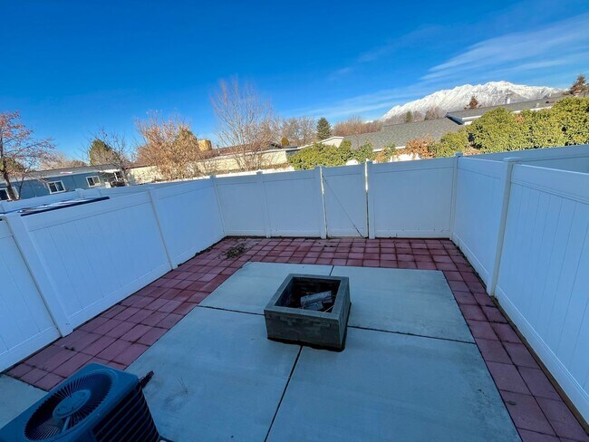 Building Photo - Lovely townhome for rent in Provo