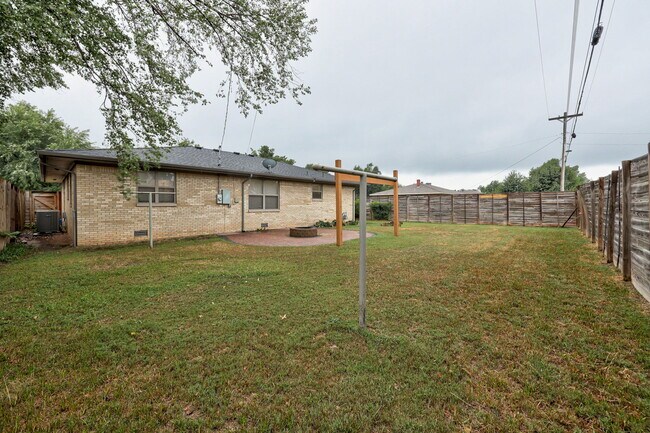 Building Photo - 4121 NW 20th St