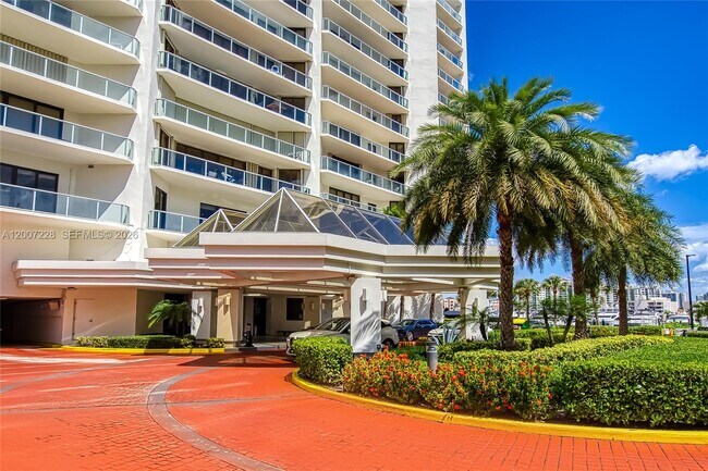 Building Photo - 19500 Turnberry Way
