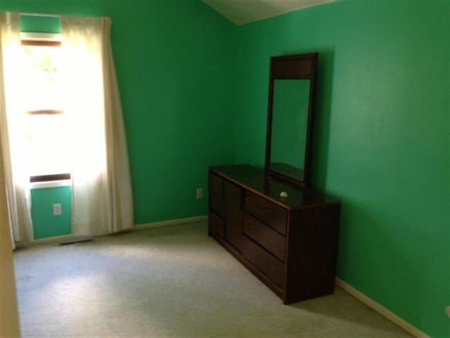 Building Photo - Cute 2 Bedroom House