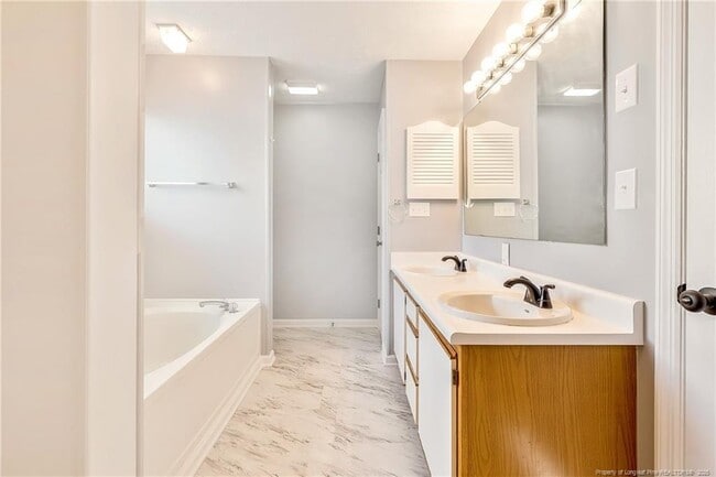 Building Photo - 275 Waterdown Dr