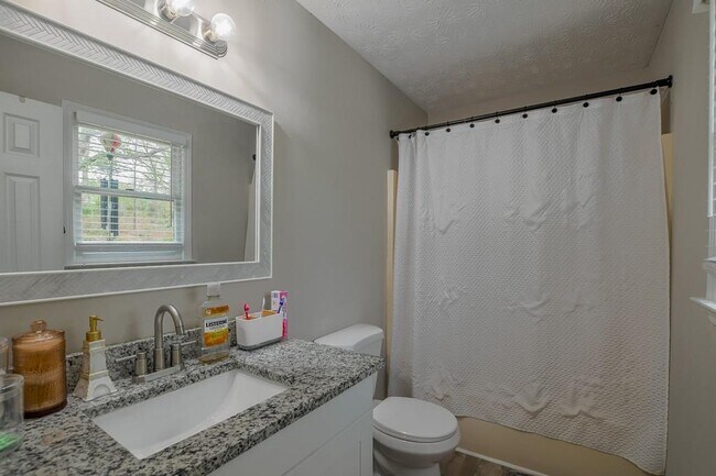 Building Photo - 356 Meadow Trace Dr