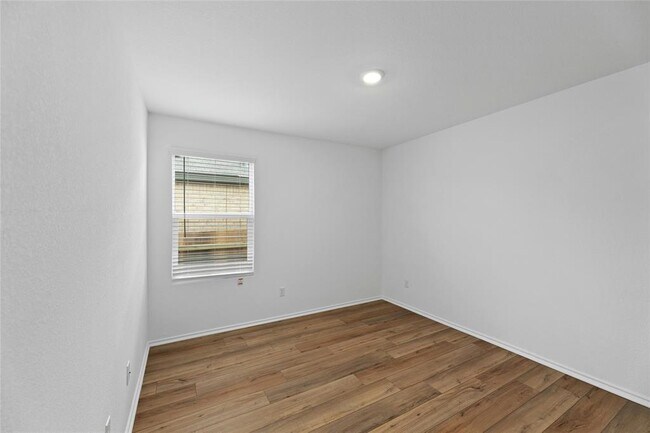 Building Photo - 443 Sebring Cir