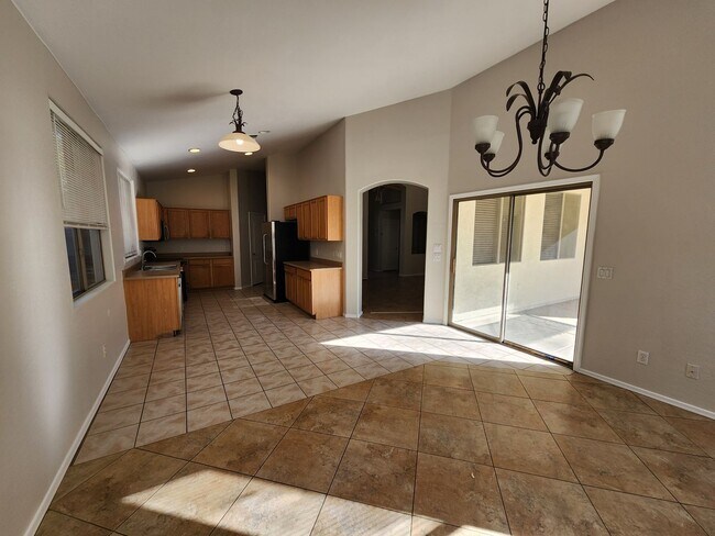 Building Photo - 12547 W Glenrosa Dr