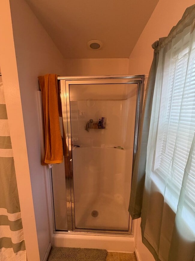 Building Photo - 3 Bdrm/2.5 Bth Home Located Close to I-95