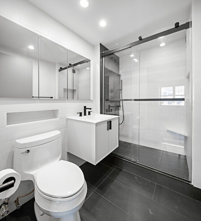 Building Photo - 516 W 47th St