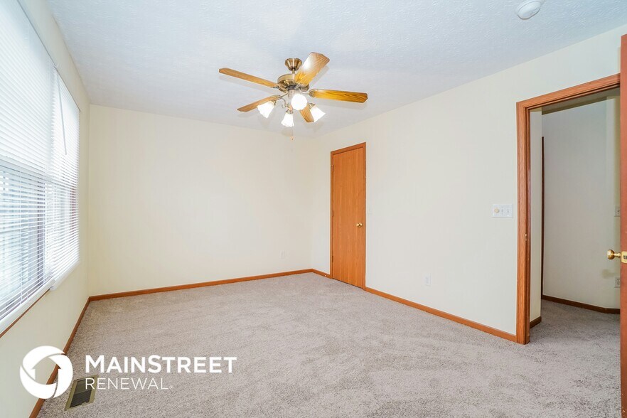 Building Photo - 2672 Fernwood Ave