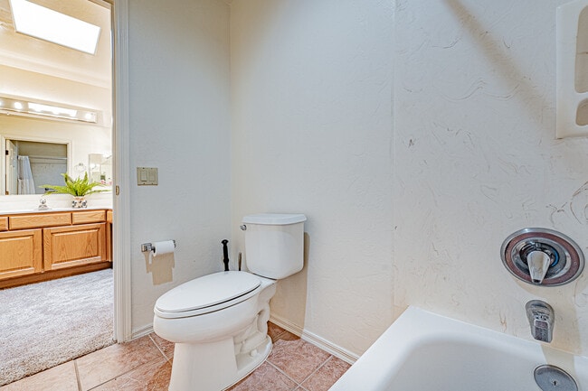 Building Photo - 1924 W Demetrie Loop