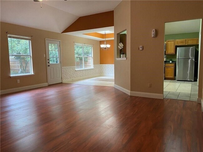 Building Photo - 1718 Sequoia Dr