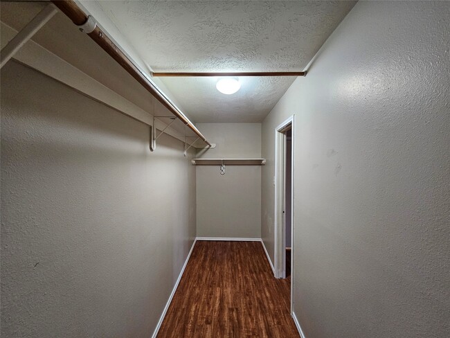 Building Photo - 13111 Cherryglade Ct