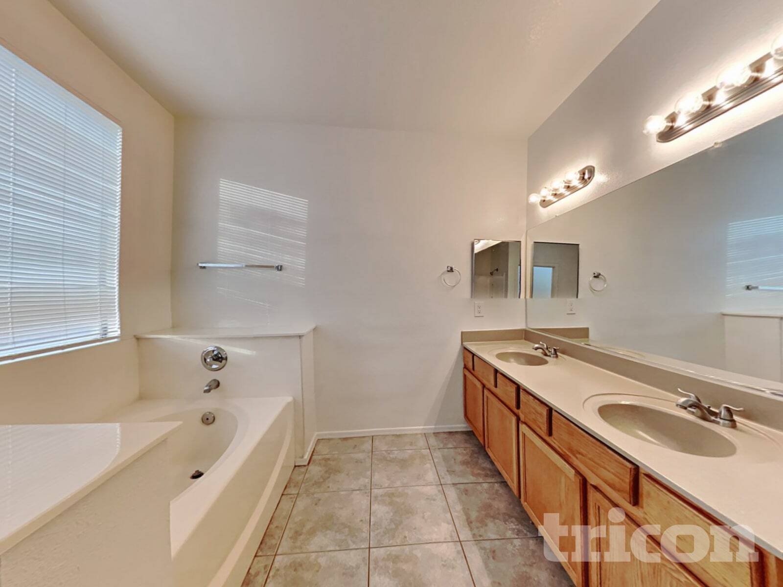 Building Photo - 6619 W Golden Ln