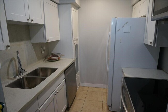 Building Photo - 8427 Hearth Dr