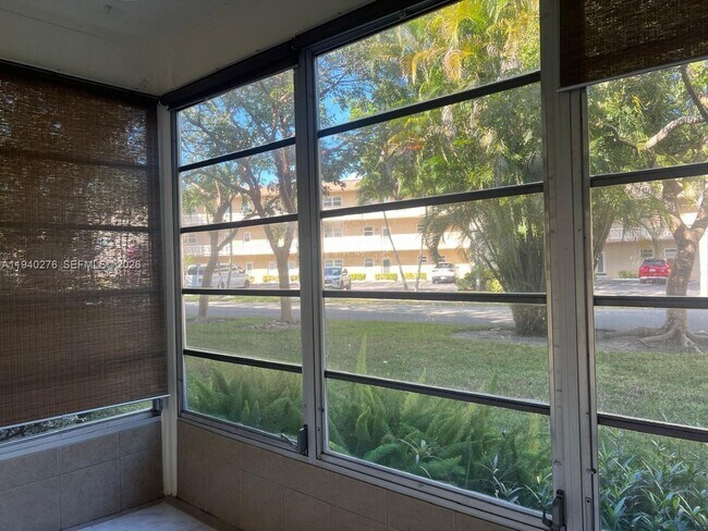 Building Photo - 5181 W Oakland Park Blvd