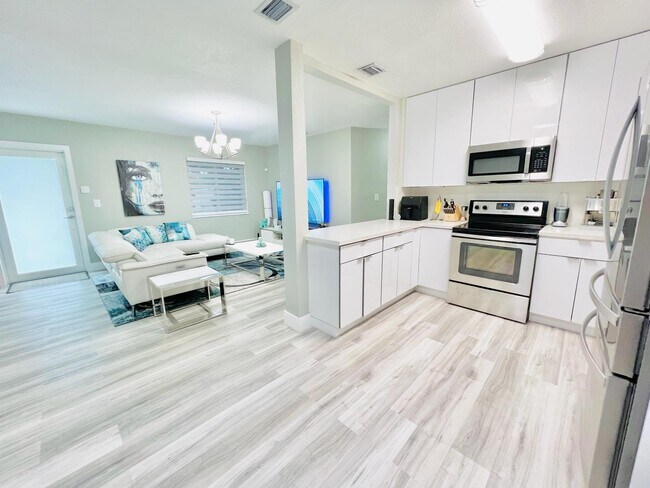 Building Photo - 210 NW 126th St