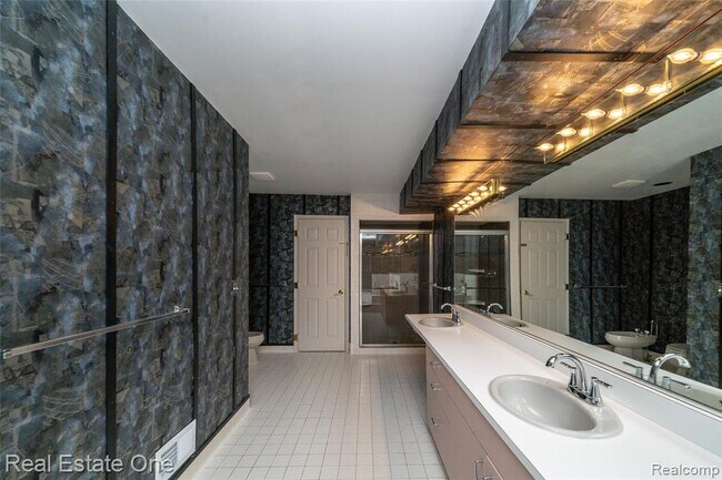 Building Photo - 37412 Legends Trail Dr
