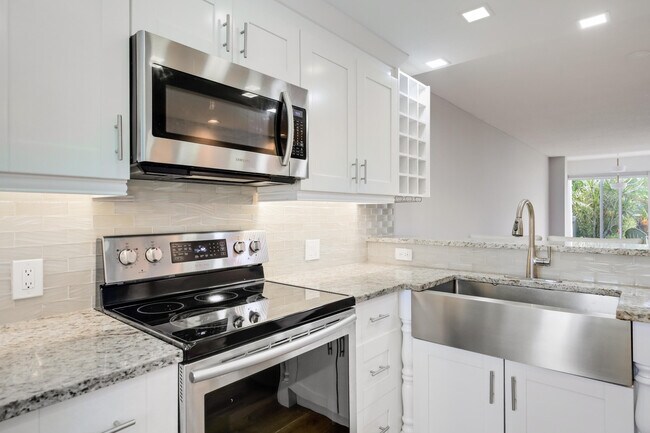 Building Photo - 4242 Deste Ct