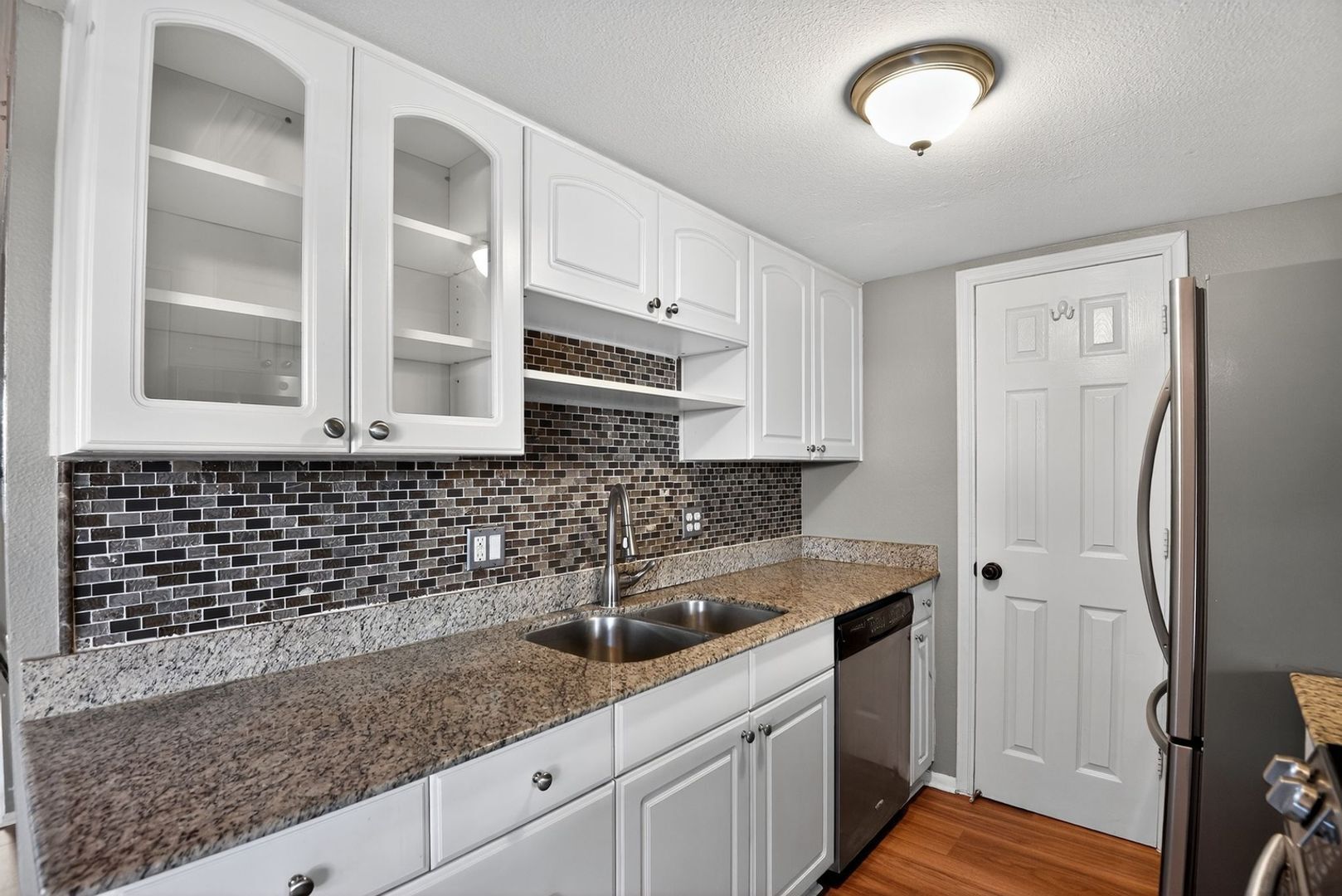 Building Photo - 1228 E Lawrence Ln